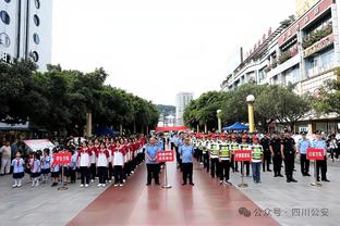 奥纳纳的航班无法降落在比赛地，绕行抵达后距喀麦隆比赛约10小时